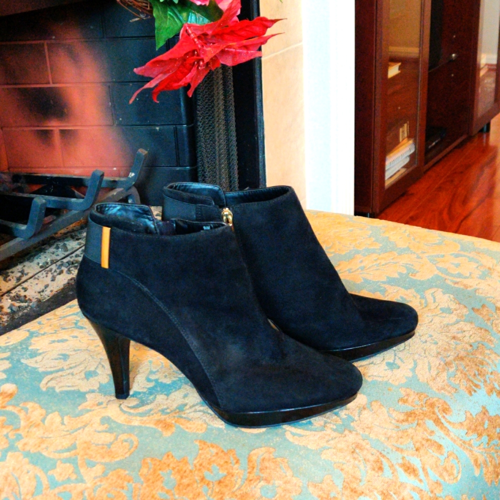 Bandolino Suede Booties Size 9.5
